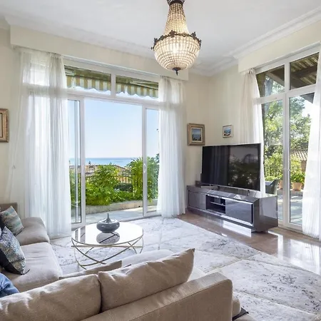 Villa Villa Avec Une Piscine Au Debut Du Cap D'Antibes Antibes