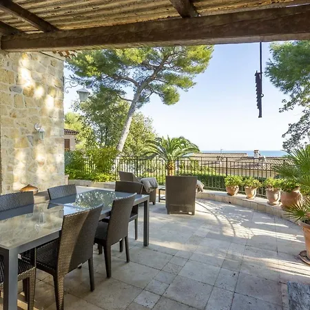 Villa Avec Une Piscine Au Debut Du Cap D'Antibes Villa Antibes