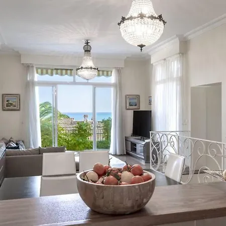 Villa Avec Une Piscine Au Debut Du Cap D'Antibes Villa Antibes