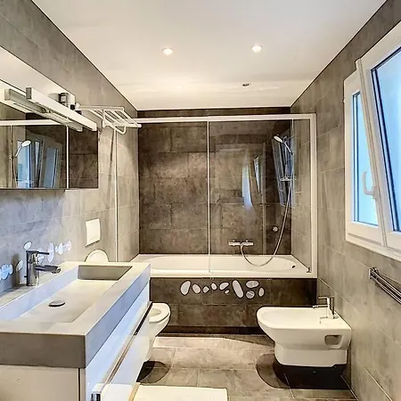 Villa Avec Une Piscine Au Debut Du Cap D'Antibes Villa Antibes