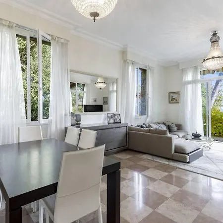Villa Villa Avec Une Piscine Au Debut Du Cap D'Antibes